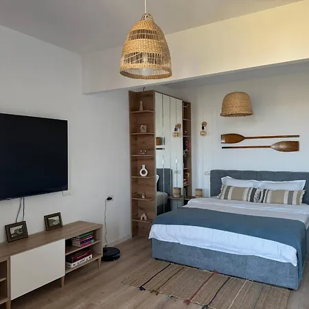 Evan By The Sea 科斯蒂内什蒂